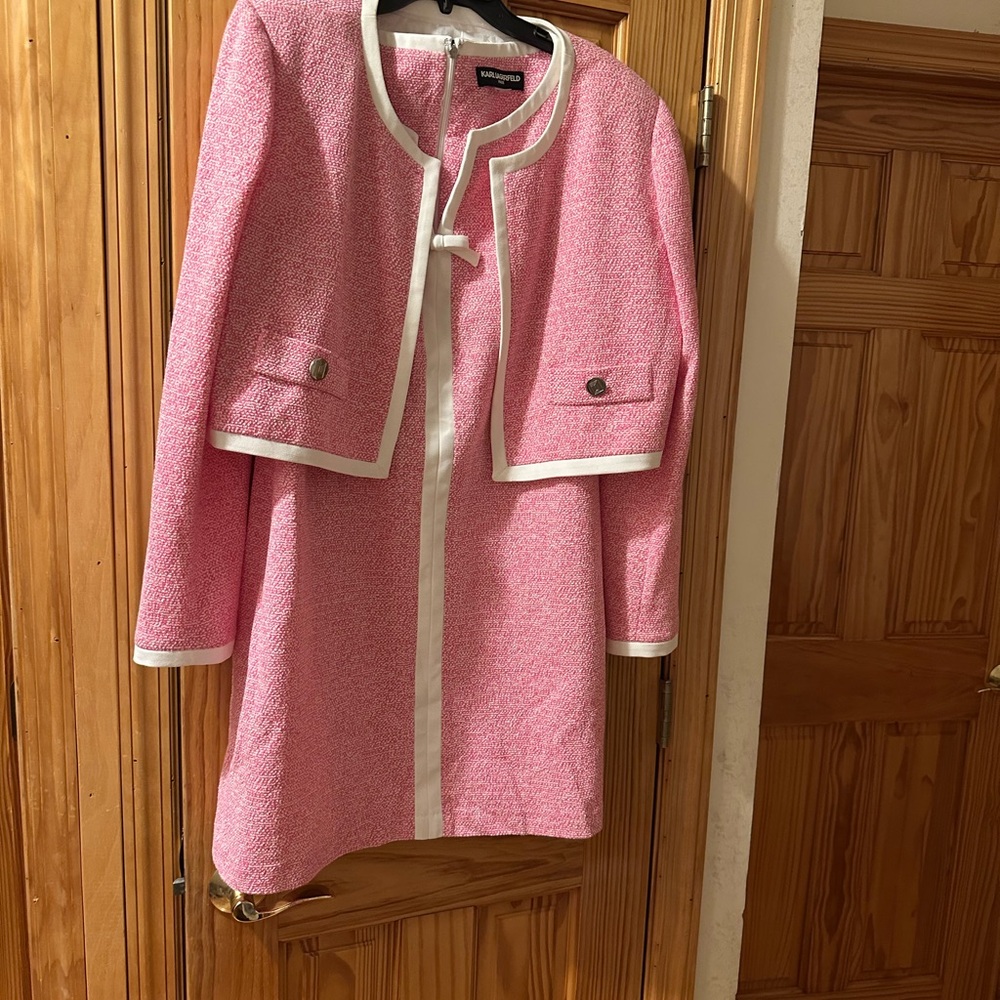 CHANEL Pink Cape with White Accents